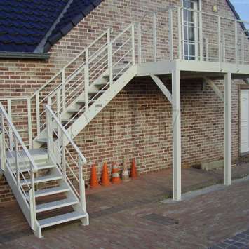 Garden access stairs in aluminium