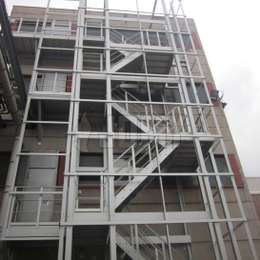 JOMY aluminum stairs in an industrial environment