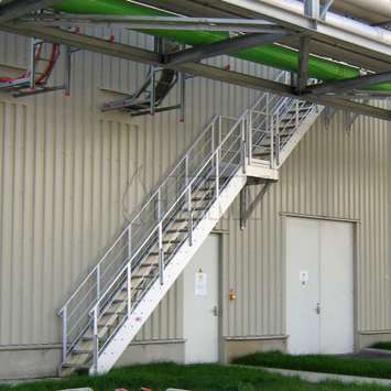Trap voor industriële toegang in een raffinage-installatie.